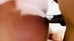 Adolescente nera amatoriale viene scopata da un grosso cazzo nero in un video fatto in casa