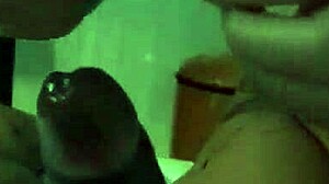 O pau negro é satisfeito por uma secretária indiana neste vídeo