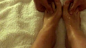 纹脚和足部恋物:为情侣们提供一种按摩享受