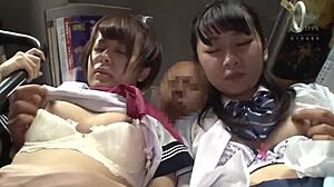 Amatérské japonské ženy v kostýmech dávají ruční práce a dostávají sperma na obličej