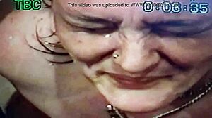 Amatörslampa Rita blir täckt av sperma och piss i hardcore-video