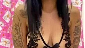 Fatty Brazilian funkeira in natural tits and piercing lingerie