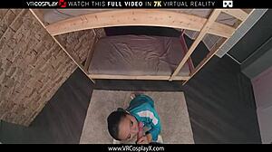 VR-upplevelse av en hardcore-session med en asiatisk kvinna i olika positioner
