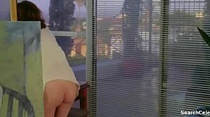 Julianne Moore在1993年的电影中诱惑的表演