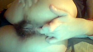 Gadis webcam India menikmati permainan jari dan anal