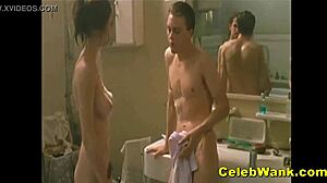 Les seins voluptueux d'Eva Greens présentés lors d'une rencontre chaude avec une célébrité