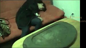 Asijská kráska svázaná a potrestána šlehačkou v domácím fetišovém videu